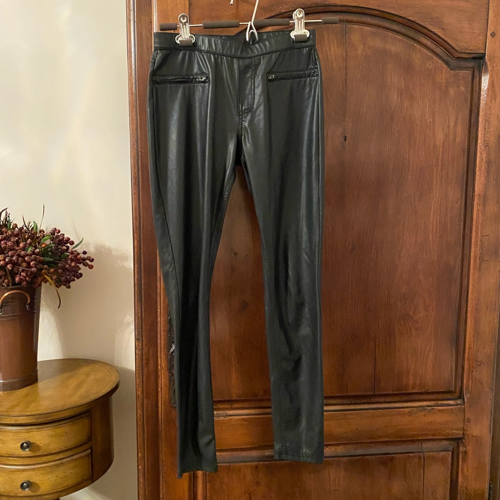 ❤️Hue  X-Small Faux Leather Leggings - Picture 3 of 16